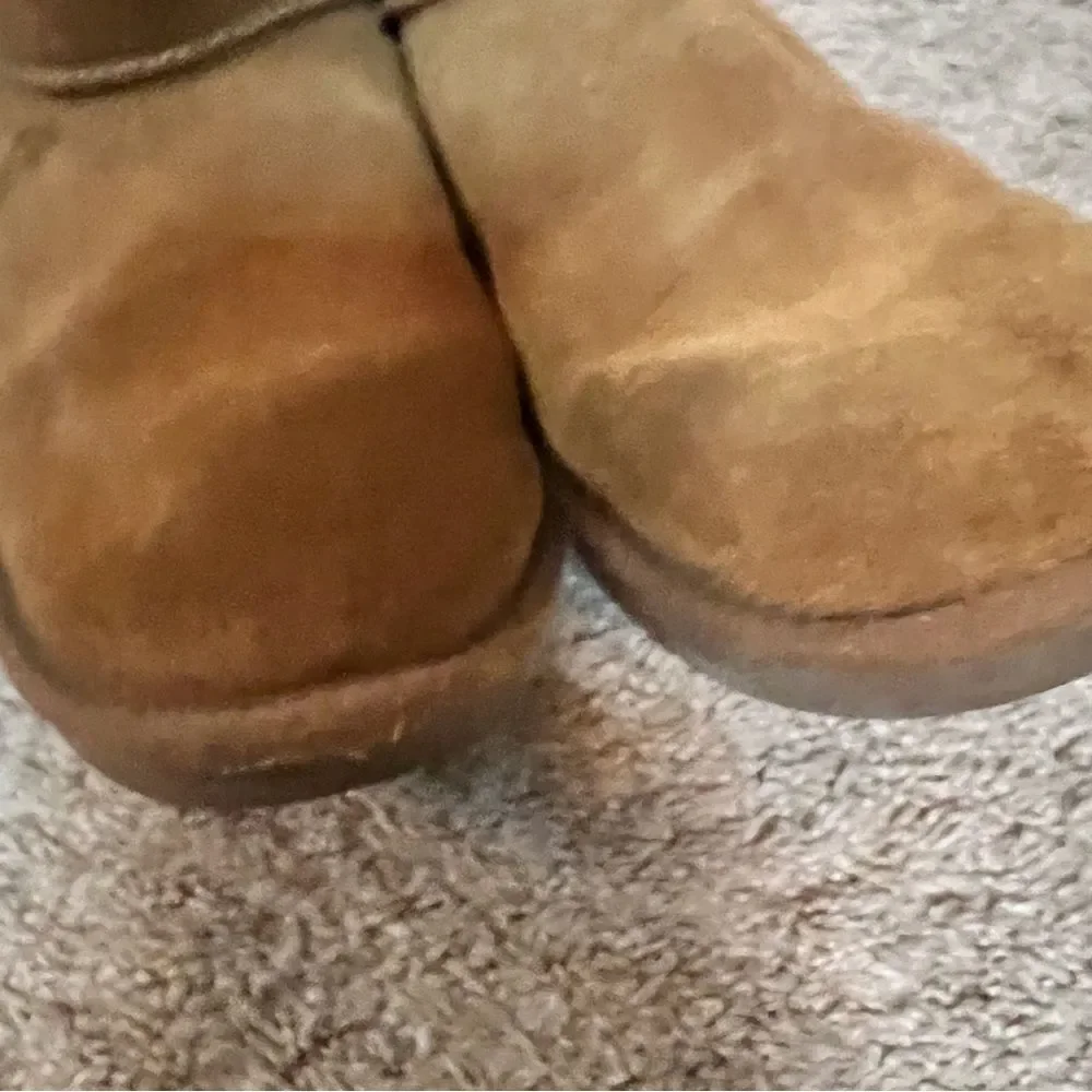 UGG Koolaburra‎ Boots, Size 4 Girls.  Well loved but lots of life left!